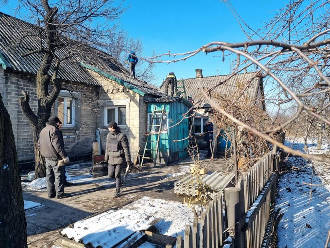 Шокуючі наслідки ракетного удару по Новогродівці: є поранені, багато руйнувань