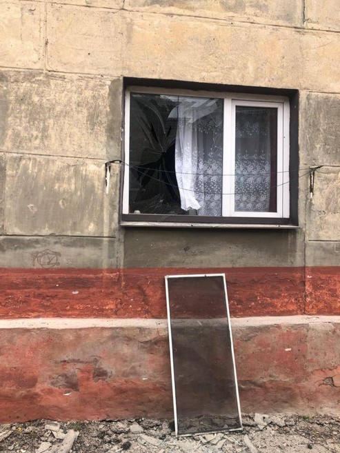 Обстрел Украинска из “Урагана”: погибла женщина, повреждены многоэтажки