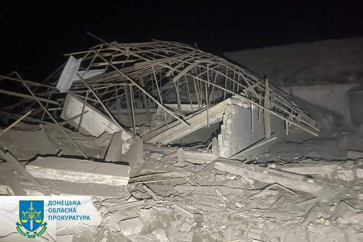 Селидовскую громаду обстреляли ракетами С-300: 3 человека получили множественные ранения, разрушено предприятие