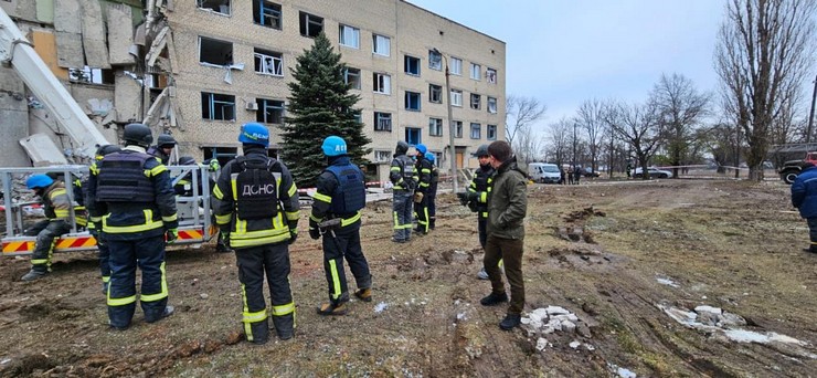 Российские ракеты С-300 разрушили больницу в Селидово: 1 человек погиб, еще 8 получили ранения