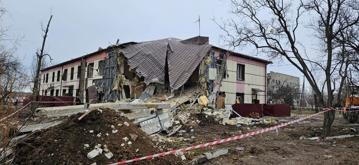 Российские ракеты С-300 разрушили больницу в Селидово: 1 человек погиб, еще 8 получили ранения