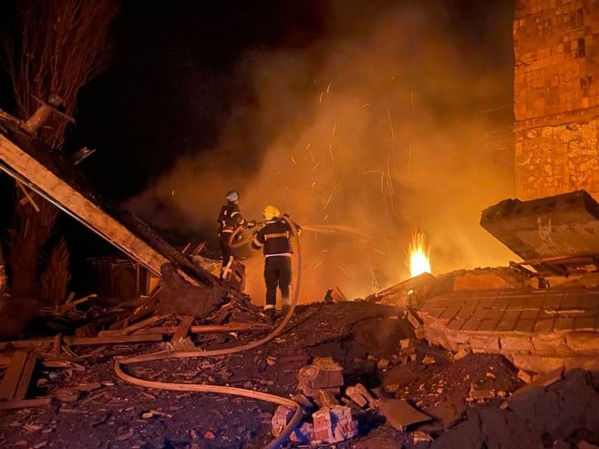 Адская ночь в Селидово: в результате обстрела повреждено 12 многоэтажек и 2 админздания