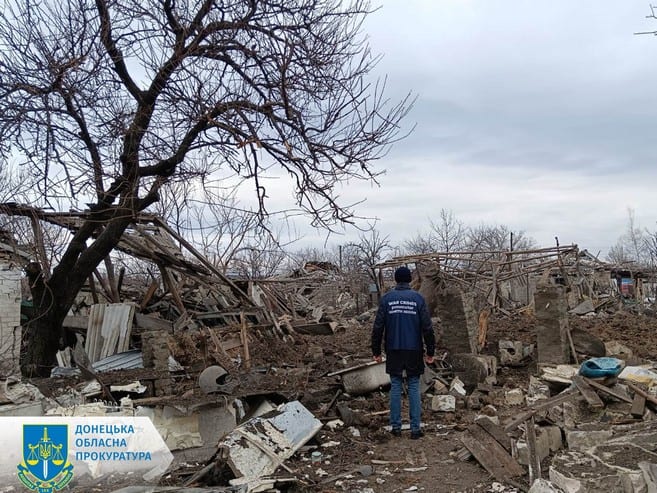 Селидово обстреляли 3 ракетами С-300: ранены женщина и двое детей, повреждены 15 домов