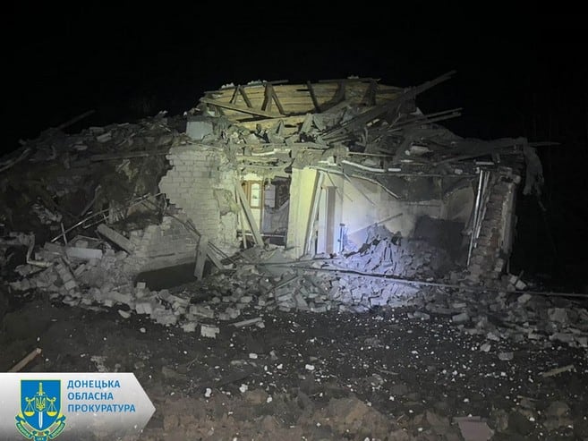 Селидово обстреляли 3 ракетами С-300: ранены женщина и двое детей, повреждены 15 домов