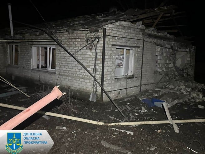 Селидове обстріляли 3 ракетами С-300: поранено жінку і двоє дітей, пошкоджено 15 будинків