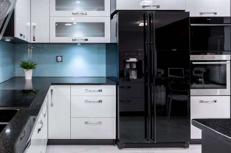 Черный холодильник — роскошь и шик на вашей кухне