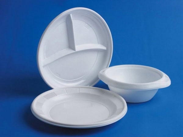 Пластикові тарілки – одноразовий посуд, що використовується всюди