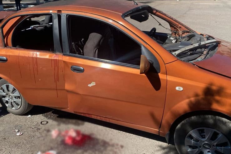 В Новогродівській громаді цивільну автівку атакували FPV-дроном: поранено 3 людей