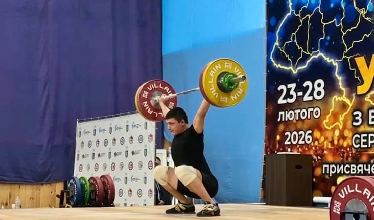 Тяжелоатлет из Селидовской громады завоевал 3 «золотые» медали и установил два рекорда на Кубке Украины