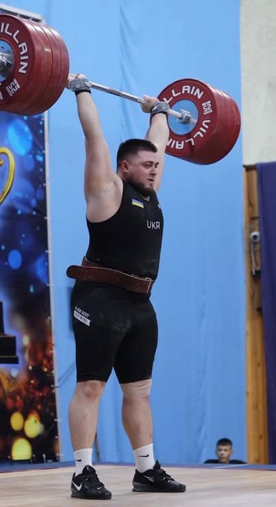 Тяжелоатлет из Селидовской громады завоевал 3 «золотые» медали и установил два рекорда на Кубке Украины
